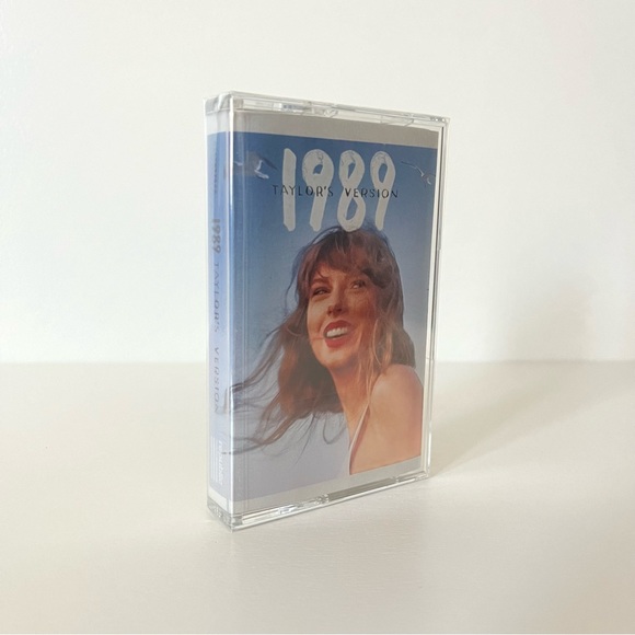NWT Taylor Swift “1989 (Taylor's Version)” Cassette - Picture 1 of 13